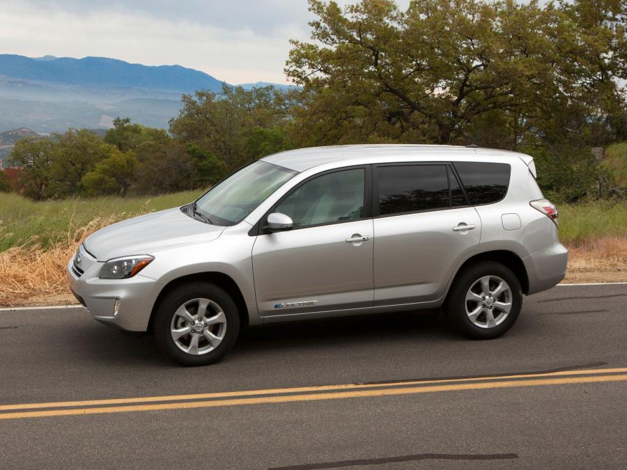 Toyota RAV4 EV 2012 года  (фото 16 из 107)